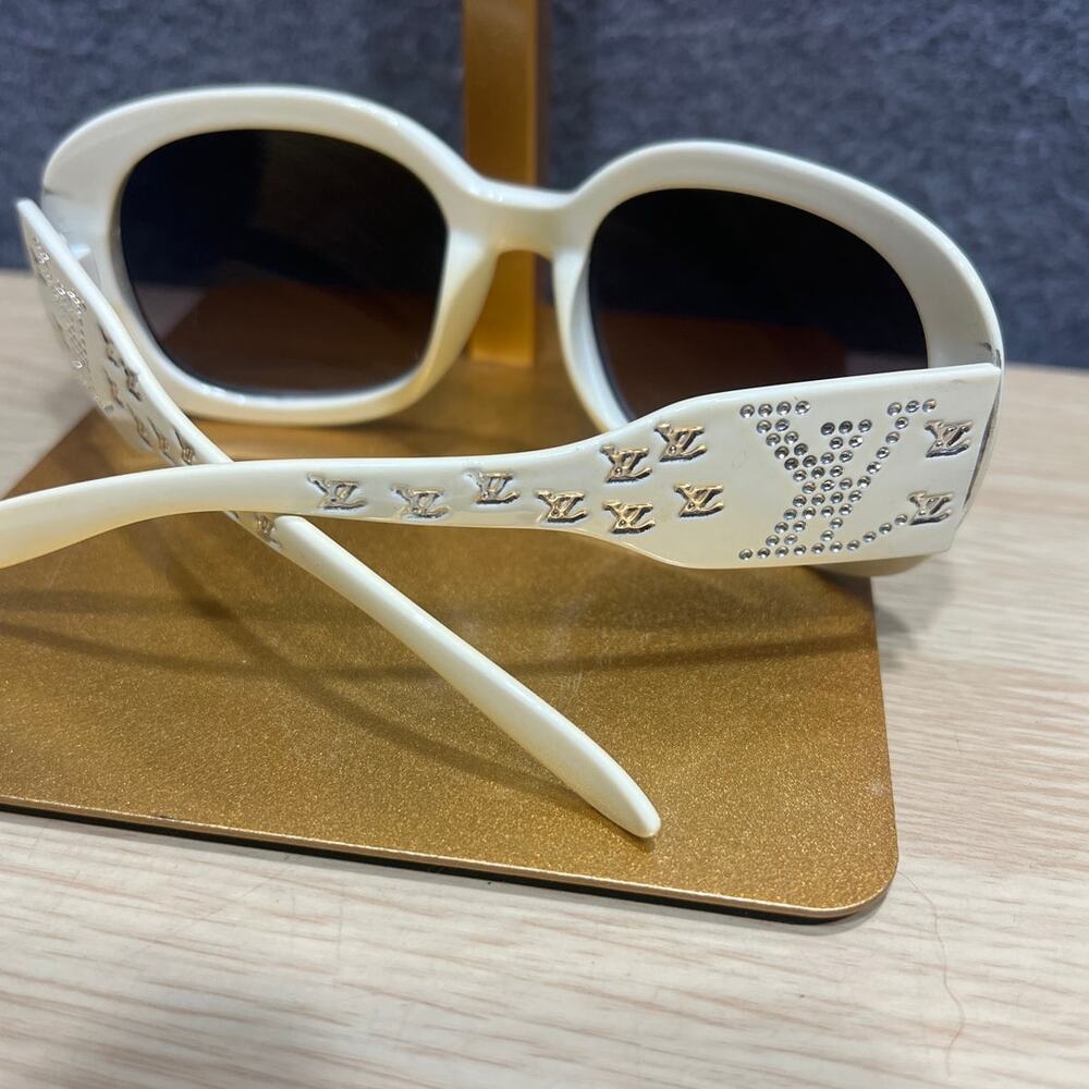 Fashion Women Retro Square Rhinestone With LV Initials Sunglasses Cream - Picture 6 of 11